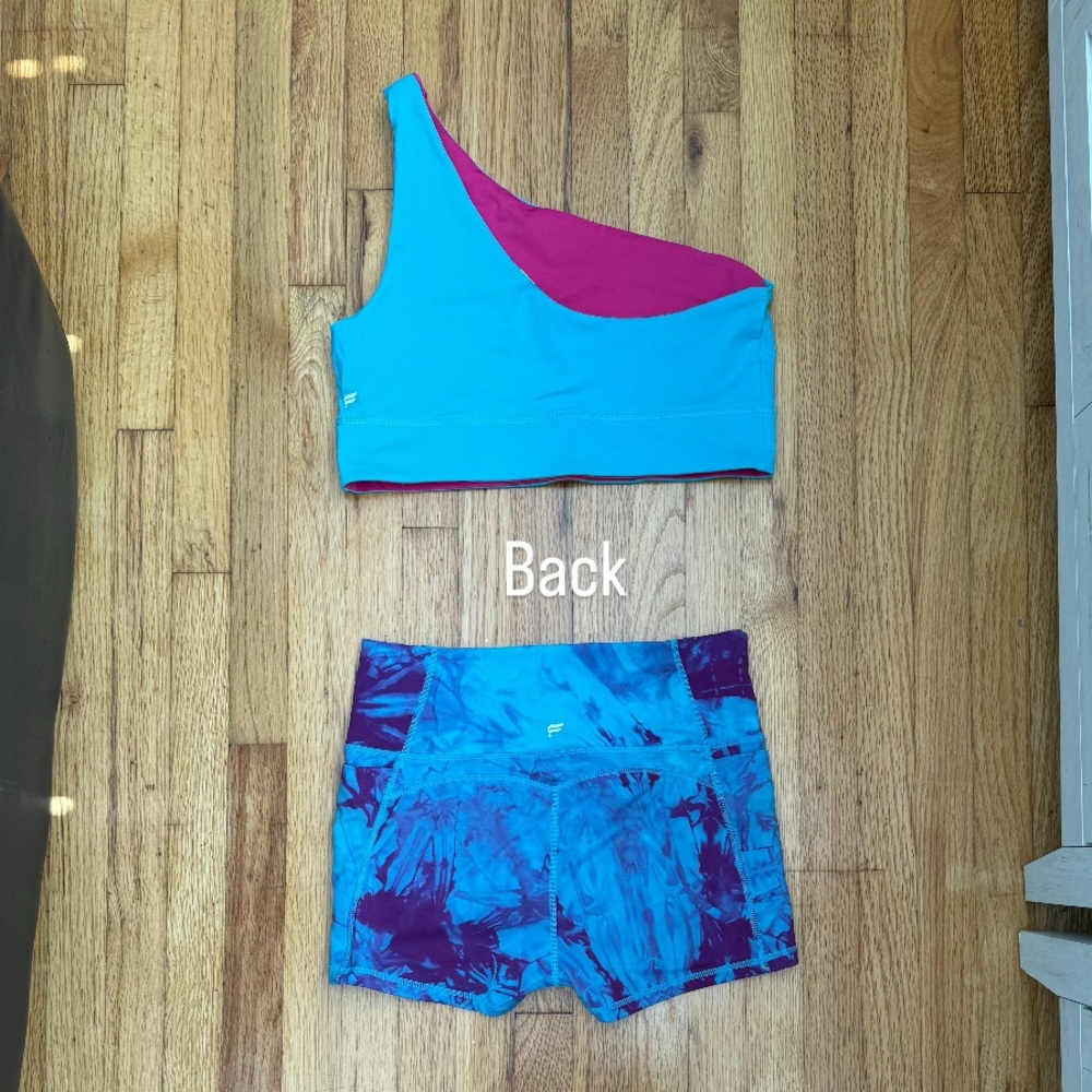 Fabletics Workout Set - Picture 2 of 5